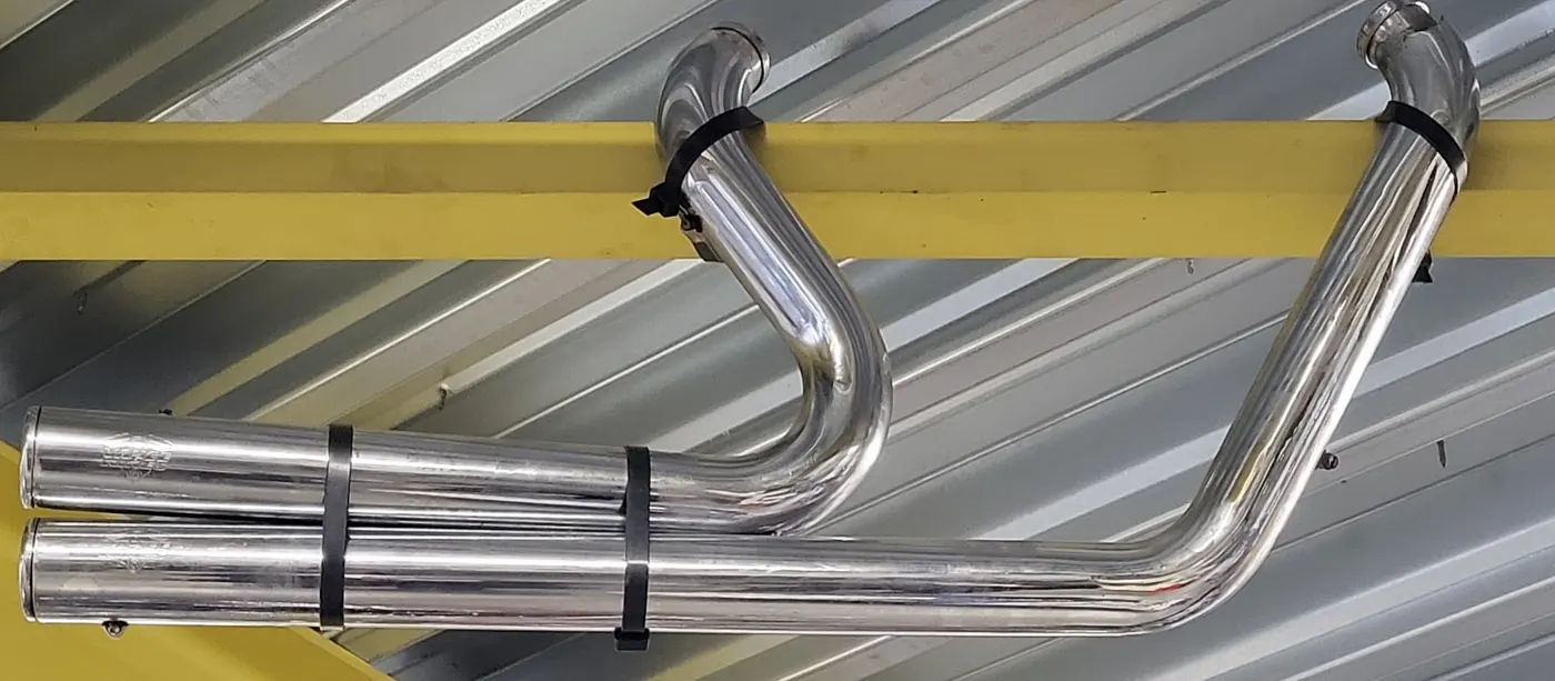 Chromen Vance & Hines uitlaten voor een Evo