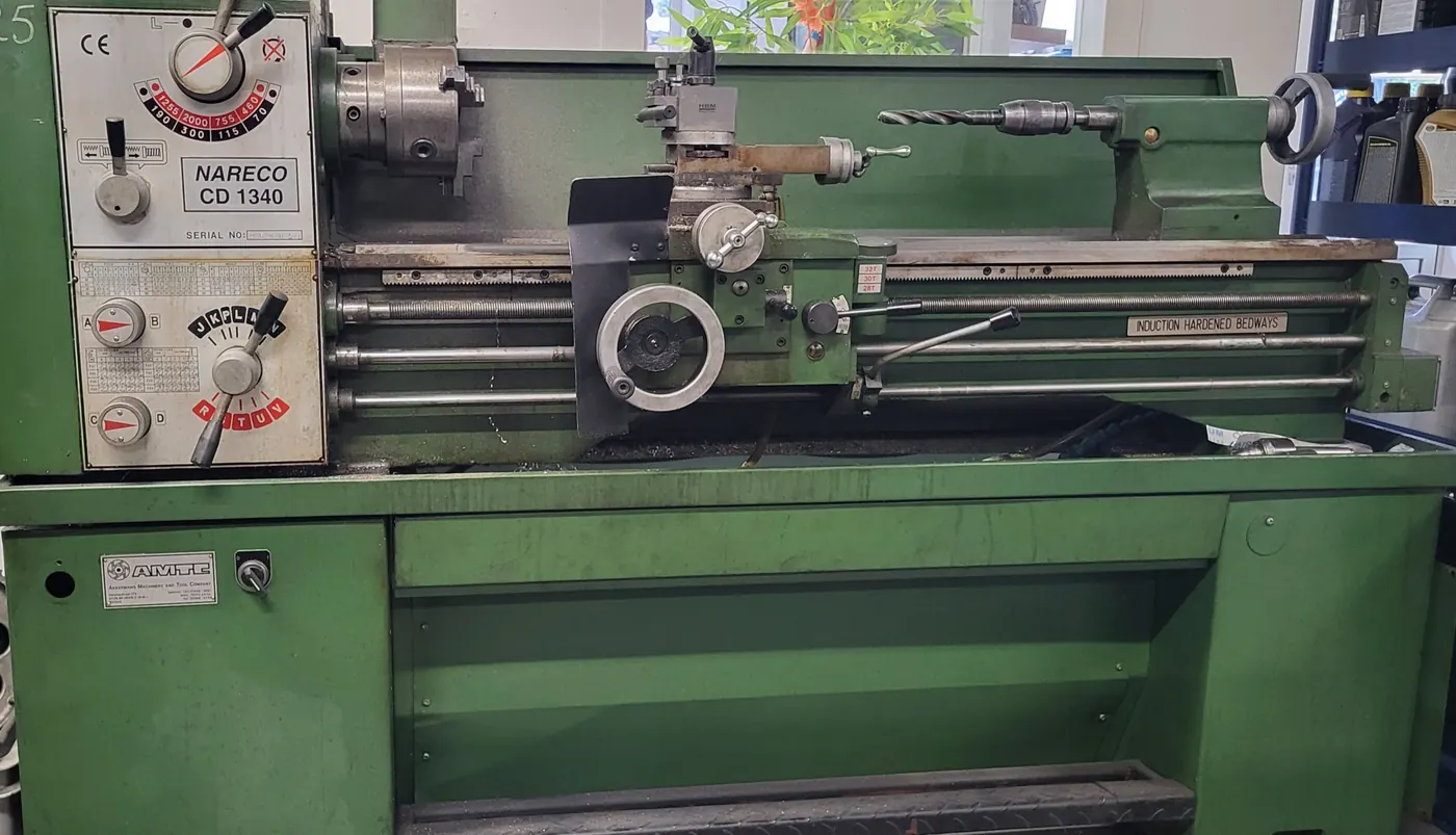 Draaibank Nareco CD 1340 in de werkplaats
